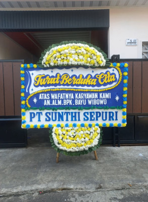 Papan Bunga Duka di Pajalesang
