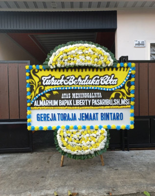 Papan Bunga Duka di Pajalesang