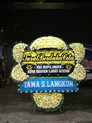 Papan Bunga Duka di Pajalesang