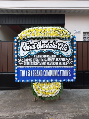 Papan Bunga Duka di Pajalesang